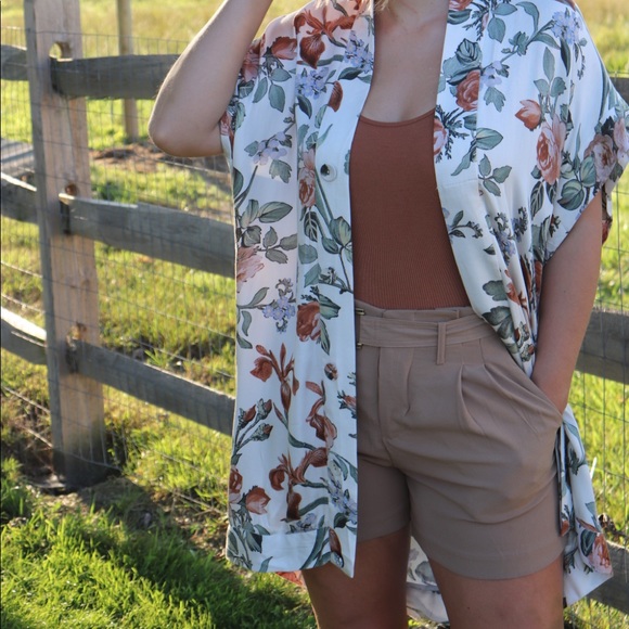 High Rise Belted Shorts - Picture 11 of 12